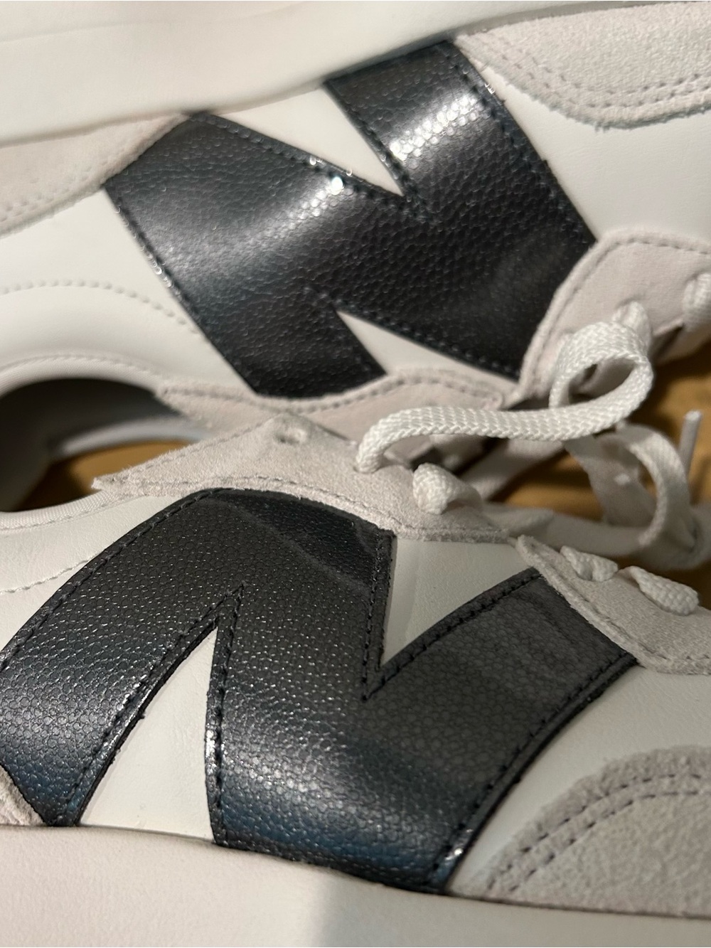 New balance womens 327 leather, suede, black and white sneaker in size 7 - Picture 9 of 14